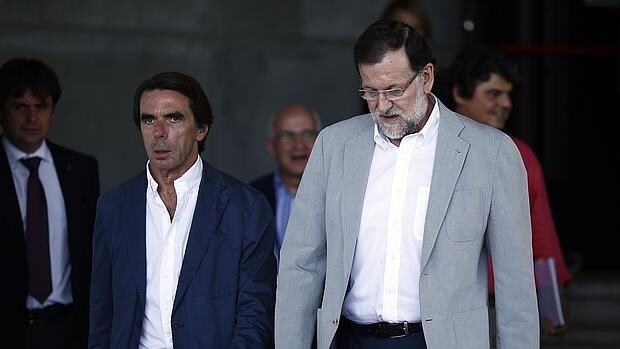 José María Aznar y Mariano Rajoy juntos en la clausura del Campus FAES en Guadarrama