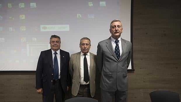 El general Salvador Fontenla, el general Gonzalo Zarranz y el coronel José Gutiérrez Sánchez en la presentación