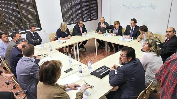 Mariano Rajoy, ayer, durante el encuentro con los representantes de la concertada