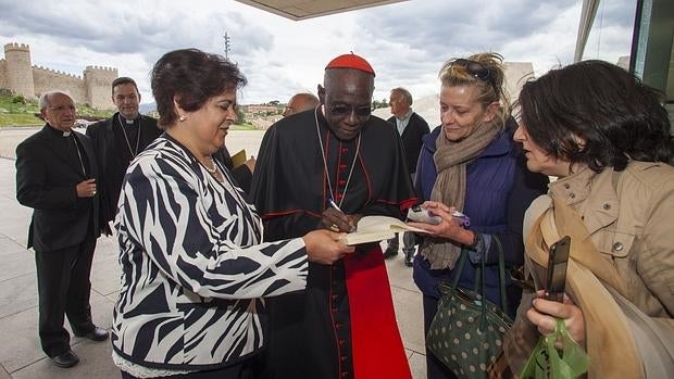 El cardenal guineano Robert Sarah, minutos antes de participar en una jornada en la UCAV