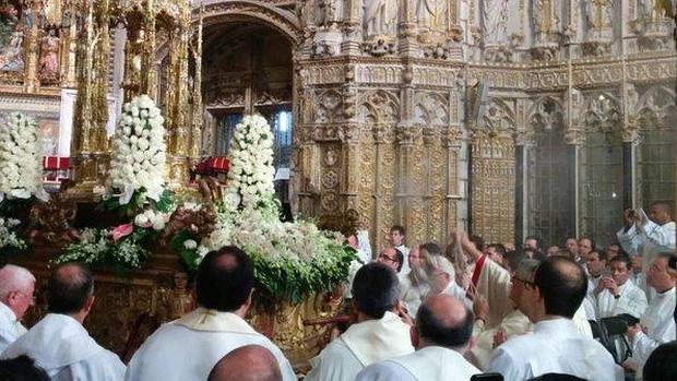 El arzobispo apela en el Corpus toledano a luchar por «la pobreza cero»