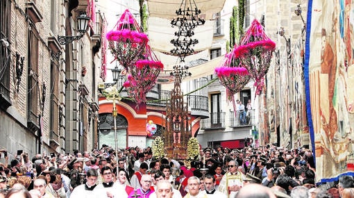 Adornos en la calle Cardenal Cisneros