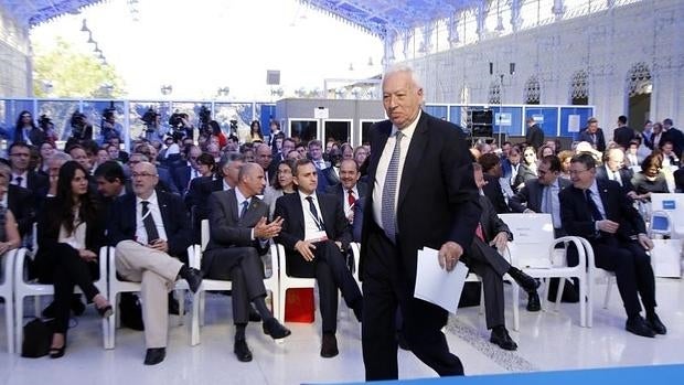 Margallo, en el momento de dirigirse a diplomáticos e inivtados en Alicante.