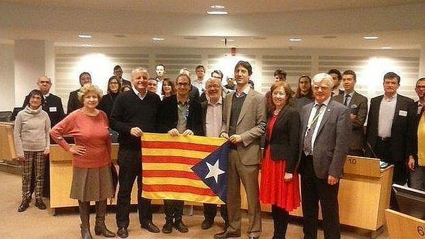 Imagen de archivo del eurodiputado de Compromís, Jordi Sebastià, con una bandera indepdentista