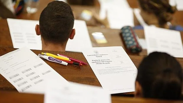 Estudiantes madrileños durante un examen
