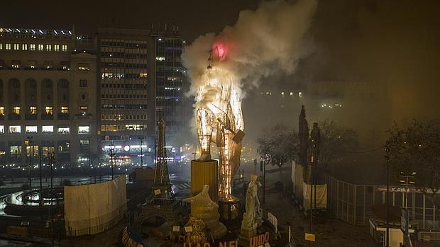 Imagen de la Cremà de la falla municipal de este año