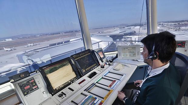 Imagen de la torre de control del aeropuerto de Valencia