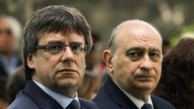 Puigdemont y el ministro Fernández Díaz, el pasado domingo en Vic