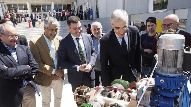 Primer ciclo de Mantenimiento Aeromecánico: El CIFP As Mercedes, en Lugo, será el encargado de impartir el primer ciclo de Mantenimiento Aeromecánico de Galicia, un proyecto formativo muy ligado a la apuesta aeronáutica de la Xunta en Rozas, tal y como ayer destacó el conselleiro de Educación, Román Rodríguez.