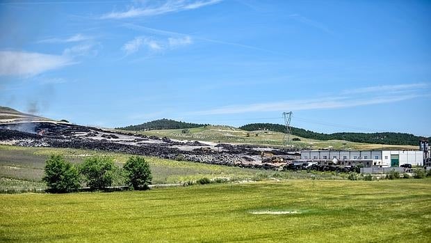 Situación que presentaba este jueves, 2 de junio, el cementerio de neumáticos