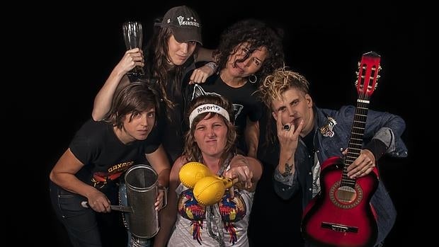 Kumbia Queers, una banda compuesta por seis chicas argentinas que tocan punk tropical