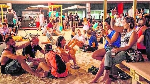 Este festival cuenta con una playa artificial