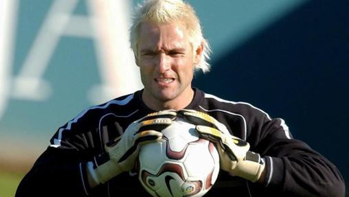 Santiago Cañizares, de Puertollano, vivió sus mejores años como futbolista en el Valencia