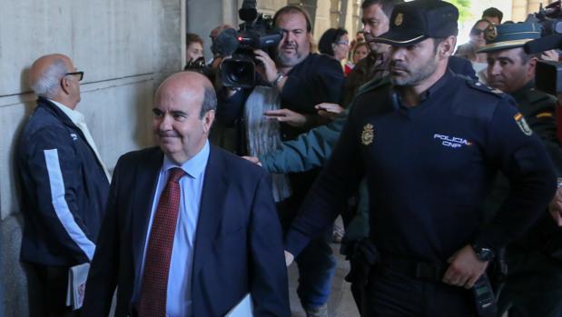 Gaspar Zarrías, a su llegada a los juzgados de Sevilla el pasado 30 de marzo