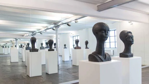 Las esculturas-alien de Llimós, en su taller de Barcelona