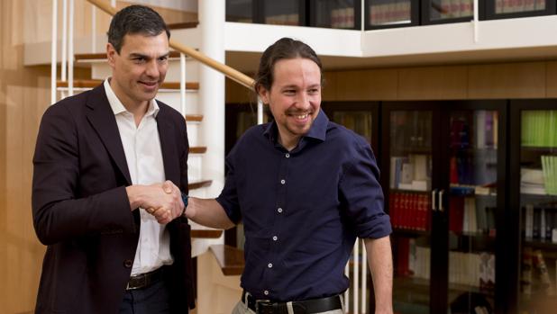 Imagen de las negociaciones en marzo entre Sánchez e Iglesias para formar gobierno