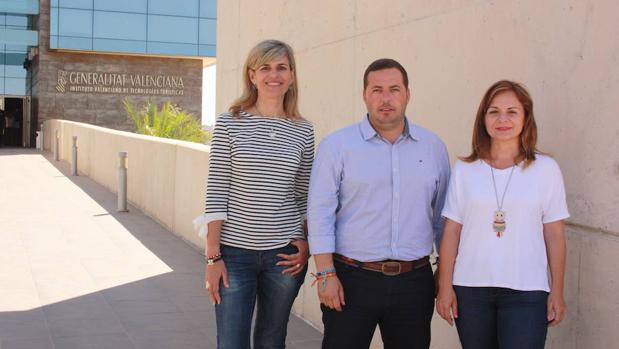 Asunción Sánchez, Agustín Almodóbar y Loreto Cascales, en Benidorm