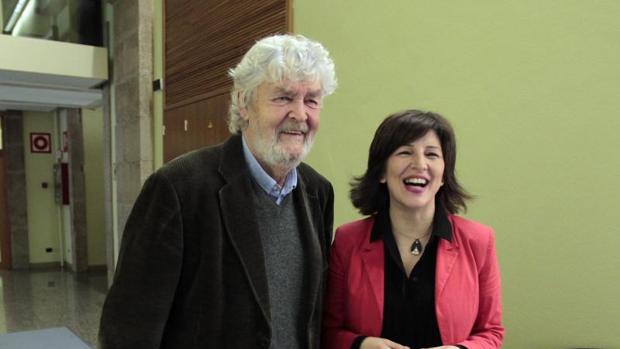 Xosé Manuel Beiras junto a Yolanda Díaz en el Parlamento gallego