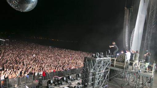 El Barcelona Beach Club, en la playa del Fòrum