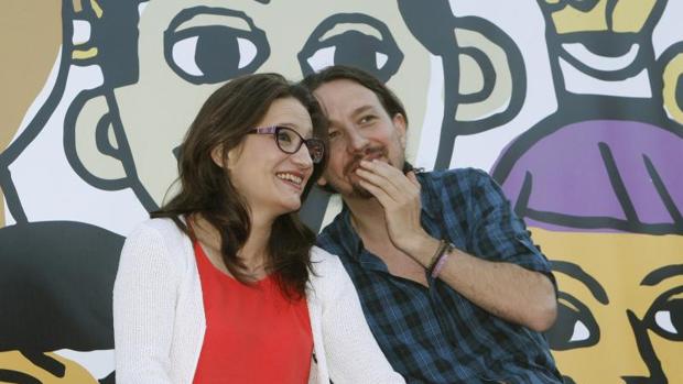 Mónica Oltra y Pablo Iglesias, durante el mitin de «A la valenciana» en Alicante