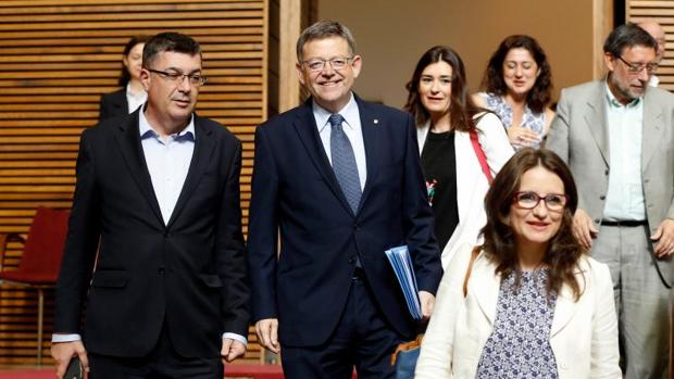 Puig y Oltra en el pleno de las Cortes Valencianas celebrado este jueves