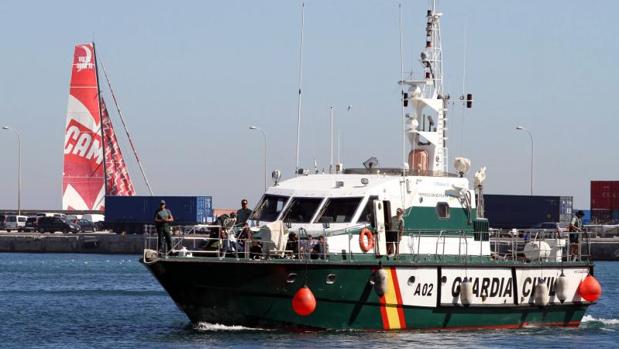 Patrullera de la Guardia Civil en aguas alicantinas.