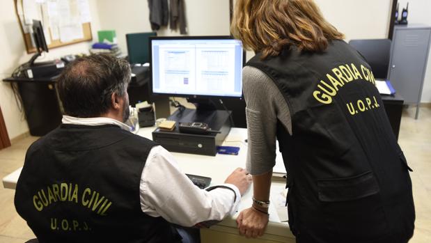 La Guardia Civil ha dado con los acusados tras seguir su rastro por internet