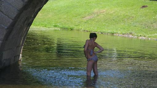 Cinco de las mejores piscinas para refrescarse este verano en Castilla y León