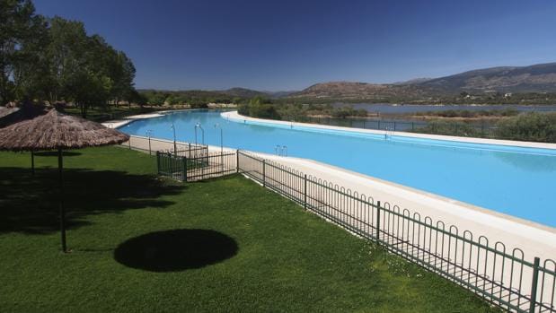 Un día en la piscina de Riosequillo, la más grande de la Comunidad de Madrid