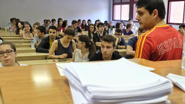 Alumnos en los recientes exámenes de la PAU, en la Universidad de Valladolid