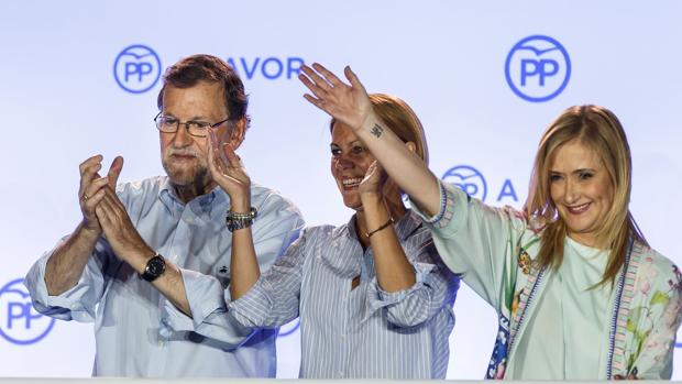 De izquierda a derecha: Mariano Rajoy, María Dolores de Cospedal y Cristina Cifuentes, en la celebración de los resultados electorales del 26-J