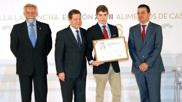 El responsable de la bodega Dehesa El Carrascal (D.O. Almansa) con Page, Ramos y Marttínez Arroyo