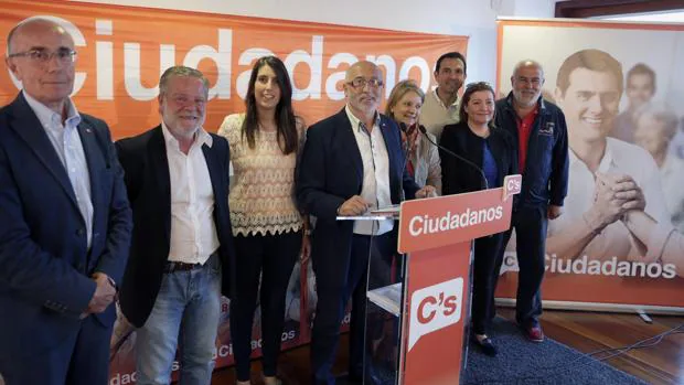 Miembros de Ciudadanos Galicia durante la pasada campaña electoral