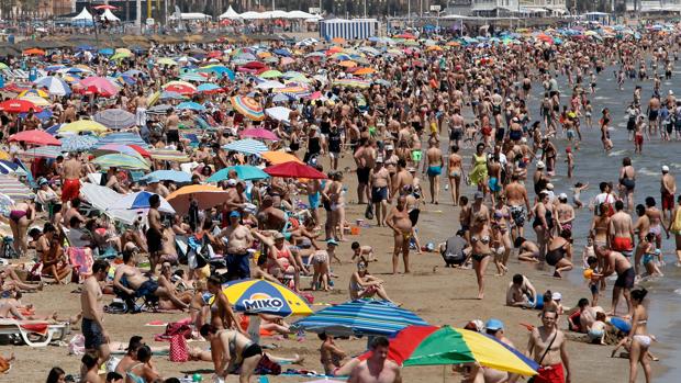 Imagen tomads este sábado en la playa de Las Arenas de Valencia