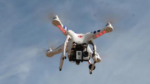 Un dron sobrevuela el cielo de Madrid