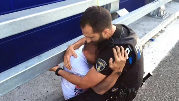 Un policía de Palma evita «in extremis» que un joven salte desde un puente