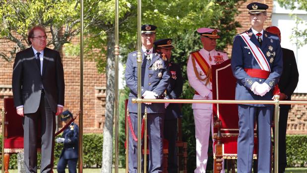 El Rey Felipe VI y el presidente de la Junta, Juan Vicente Herrera