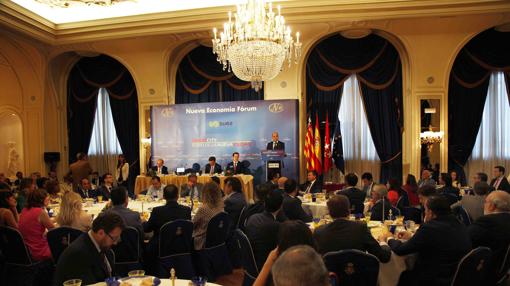 Público asistente al foro durante la intervención del alcalde alicantino.