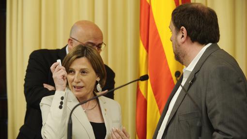 Carme Forcadells, presidenta del Parlament, junto a Oriol Junqueras