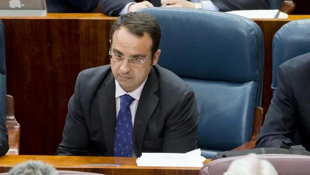 El diputado del PP, Daniel Ortiz, en su escaño en la Asamblea de Madrid