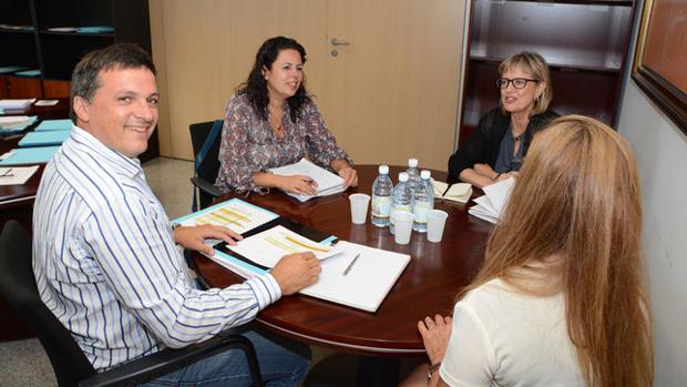 Adrián Mendoza, viceconsejero canario de Comercio, y Minerva Alonso, consejera grancanaria de Pymes