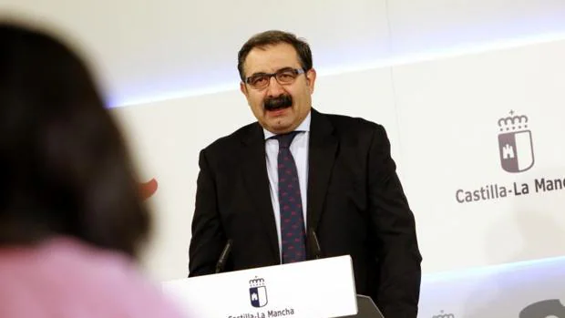 El consejero de Sanidad, Jesús Fernández Sanz