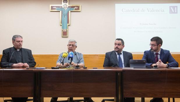 Imagen del Arzobispado en el salón de actos de la Vicaría de Evangelización