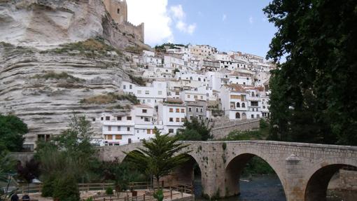 Alcalá de Júcar está situada sobre la hoz que forma el río Júcar