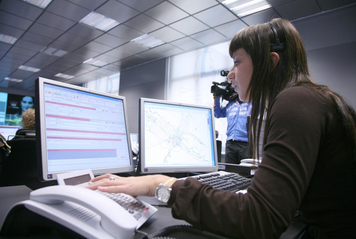 Imagen de archivo de un puesto de operadora en el centro de emergencias del 112