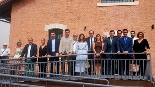 Las autoridades durante la inauguración de la estación de autobuses