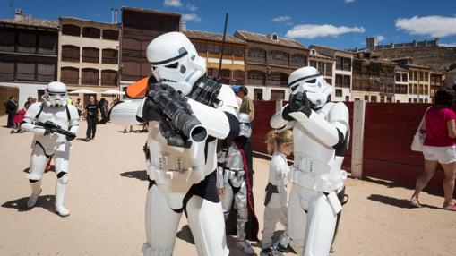 Las tropas imperiales de Star Wars participan en el Wine Festival en Peñafiel (Valladolid)