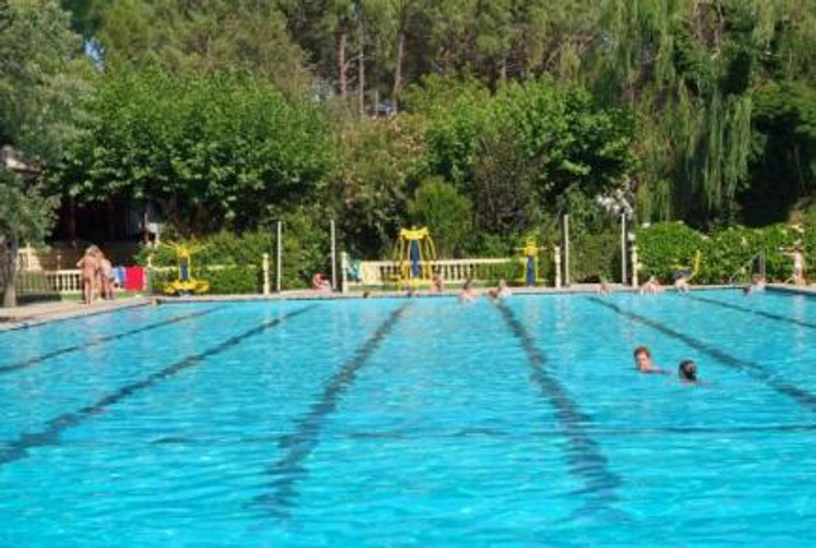 Piscina del complejo turístico «La Cabaña"