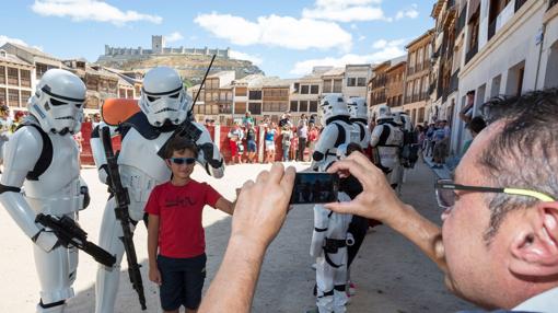 Las tropas imperiales de Star Wars participan en el Wine Festival en Peñafiel (Valladolid)