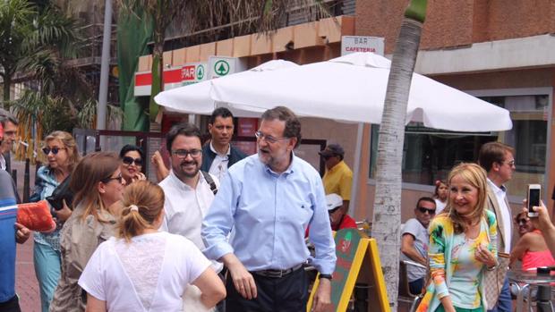Australia Navarro en una visita a la playa de Las Canteras con Mariano Rajoy el pasado mes de junio
